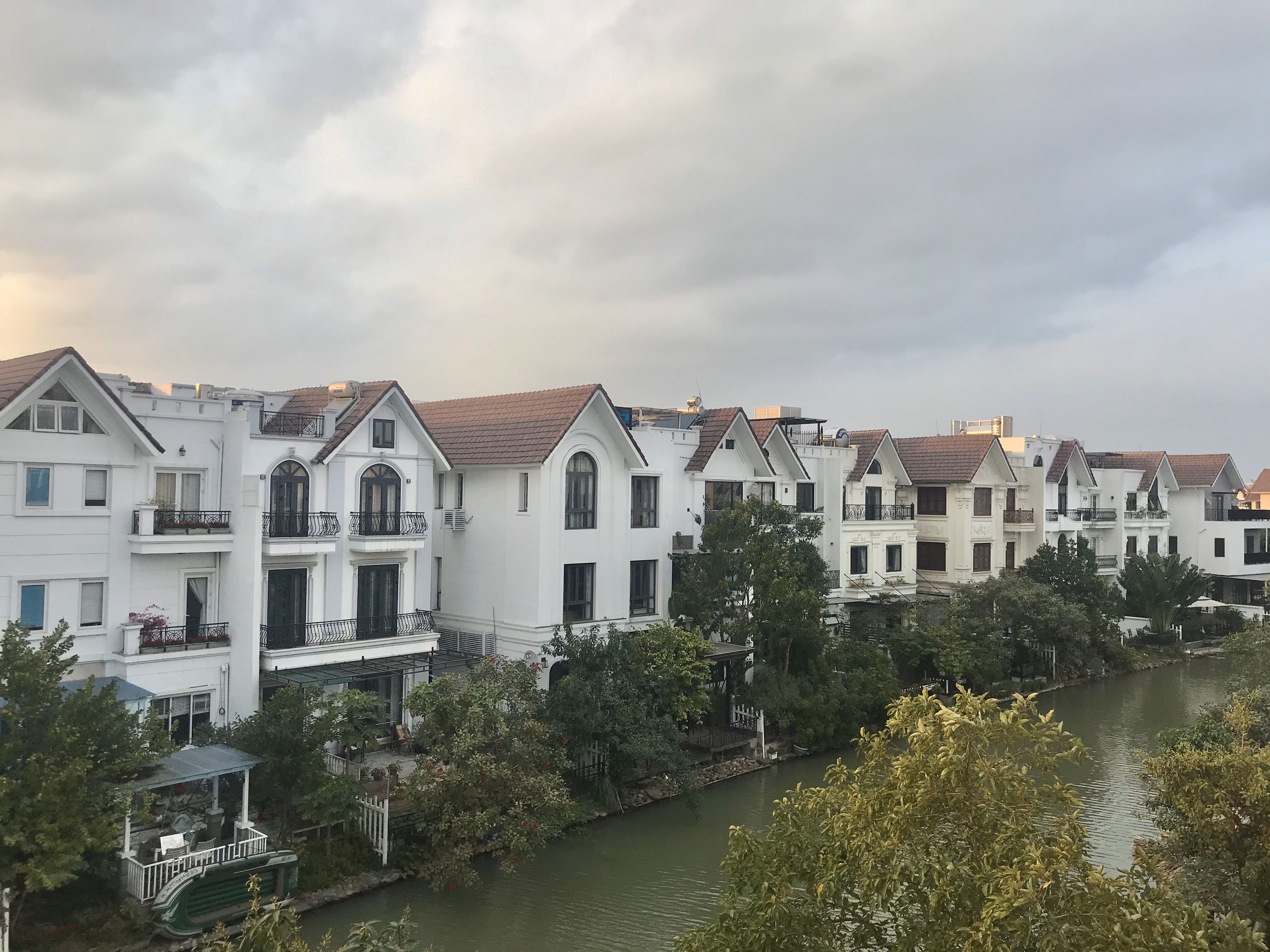 Comodious villas for rent in Hoa Sua 10 - Vinhomes Riverside