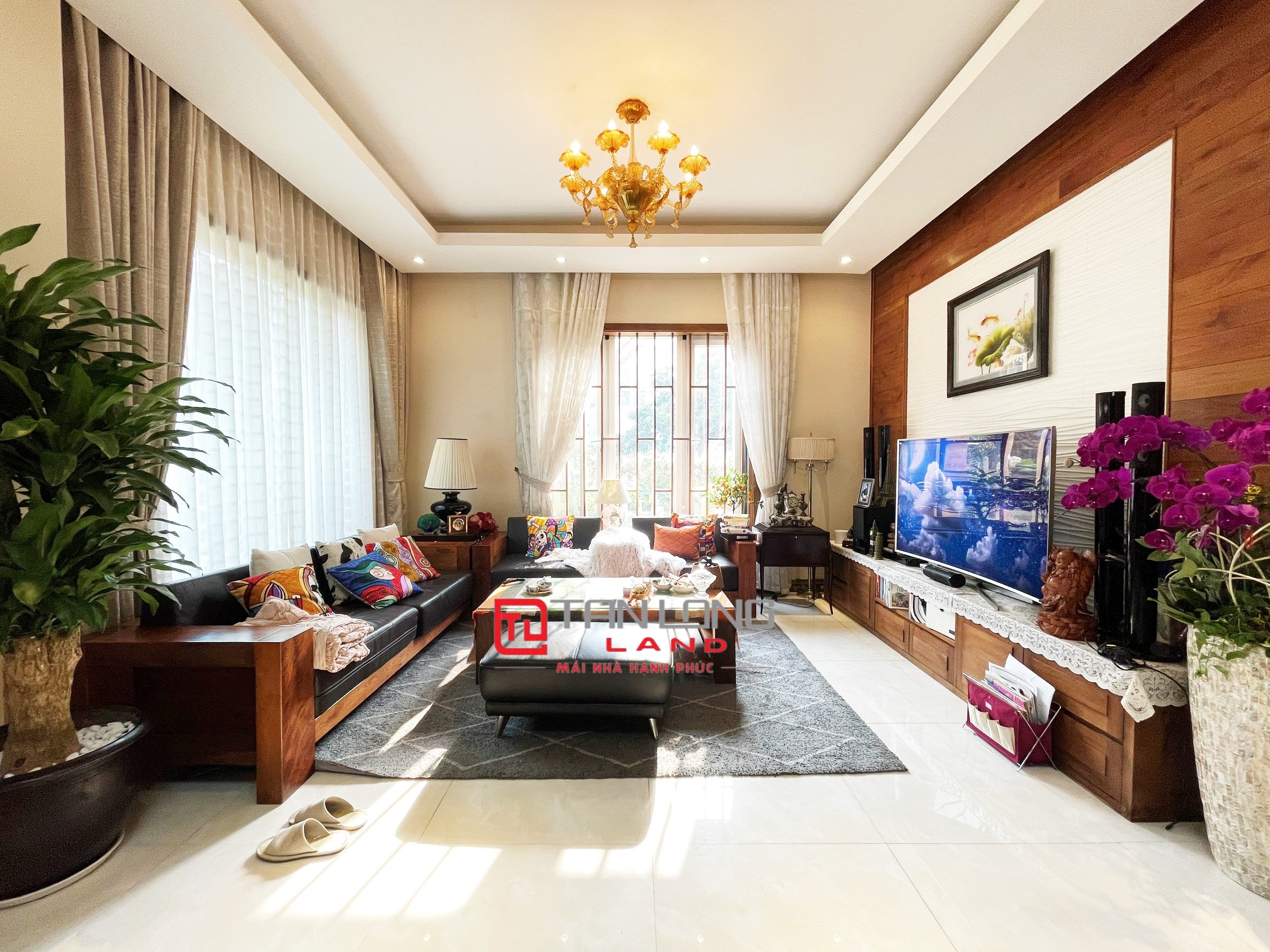 Corner Villas with 4 bedrooms in Anh Dao, Vinhomes Riverside for rent 1