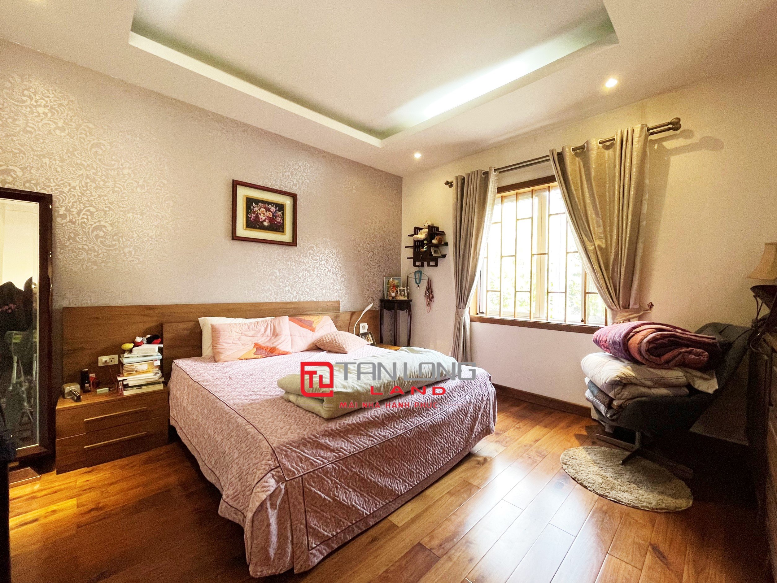 Corner Villas with 4 bedrooms in Anh Dao, Vinhomes Riverside for rent 2