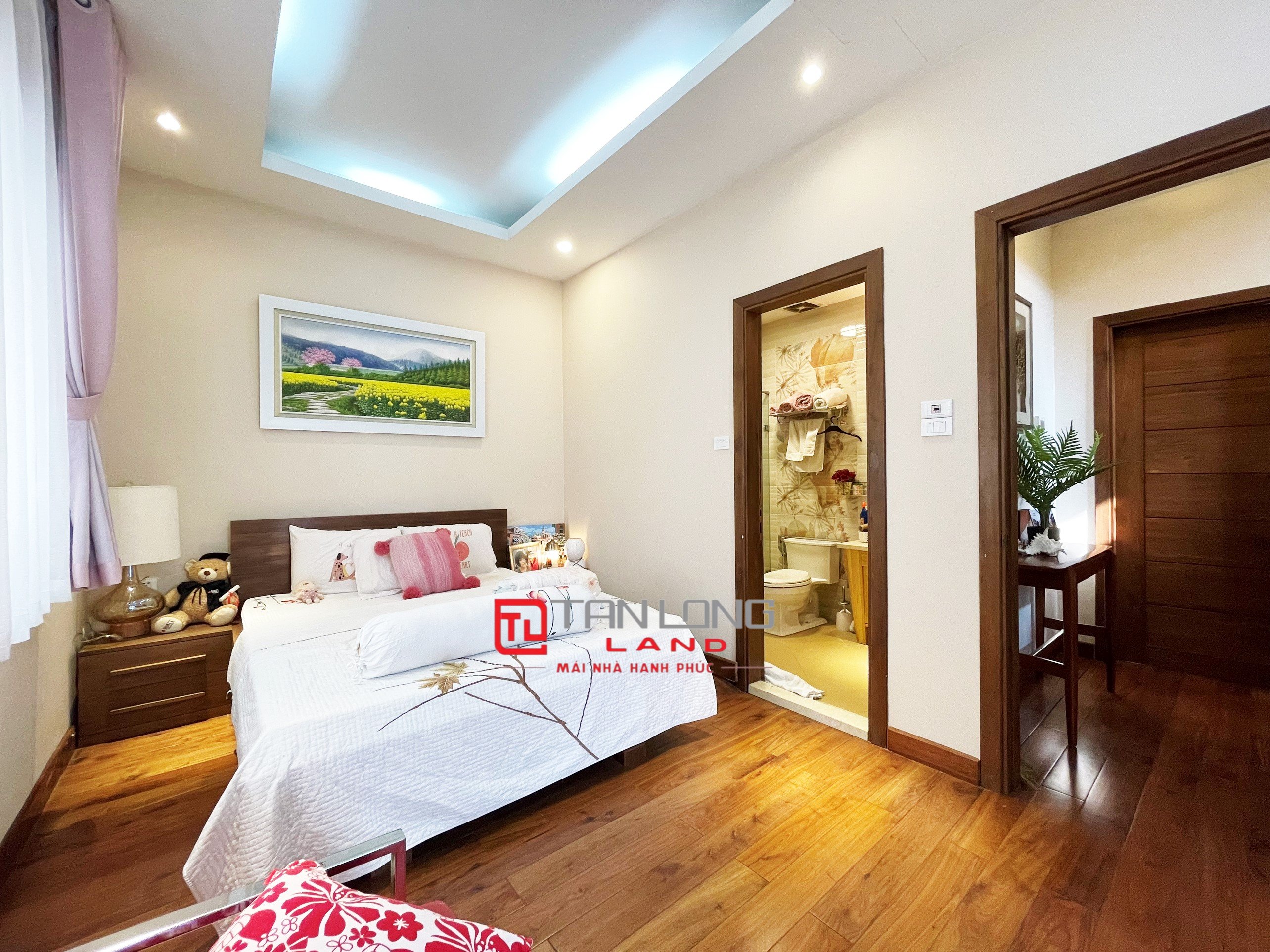 Corner Villas with 4 bedrooms in Anh Dao, Vinhomes Riverside for rent 3