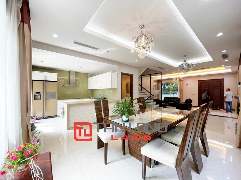 Fully furnished villas for rent in Vinhomes Riverside - Remarkable level of resort-style 5