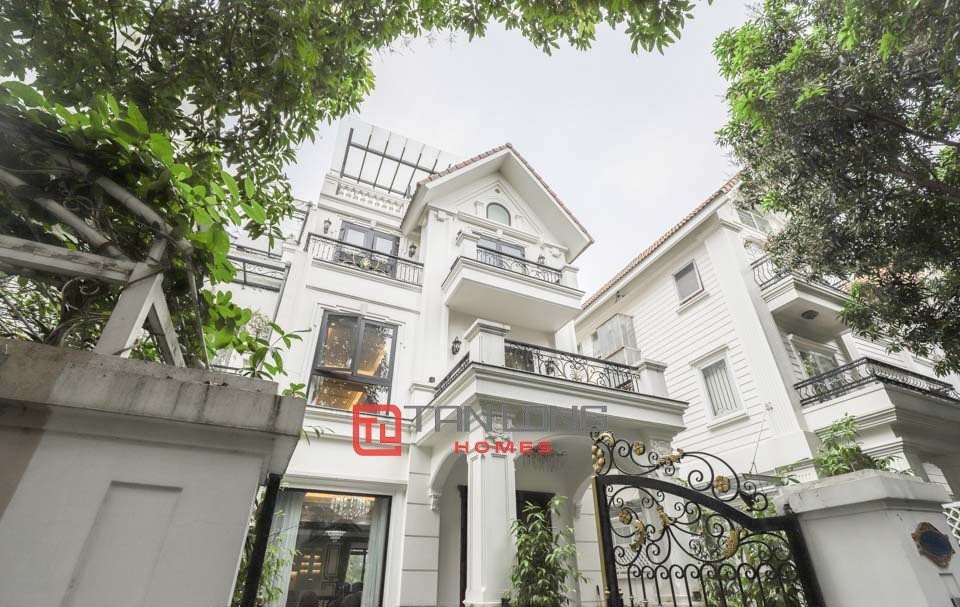 Luxury and morden villa for rent in Hoa Lan Vinhomes riverside 2