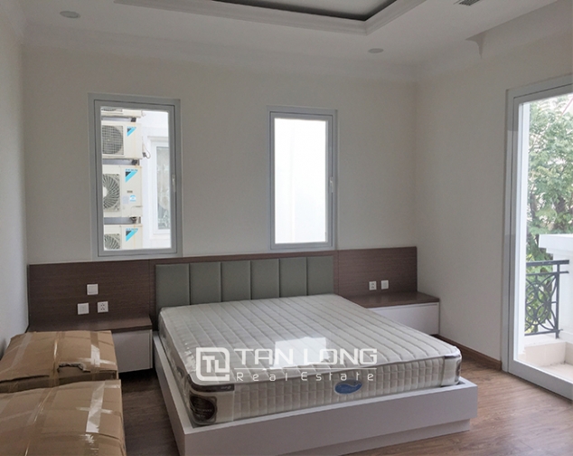 Stunning 4 bedroom villa in Hoa Sua road, Vinhomes Riverside, Long Bien for rent