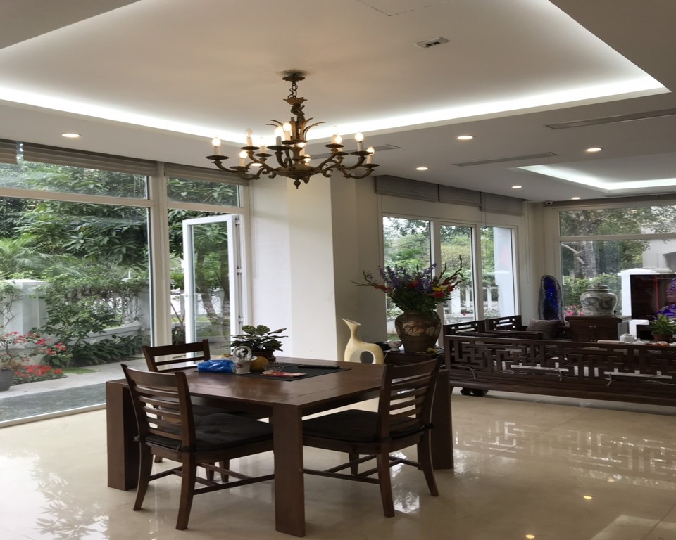 Hoa Phuong Villa For Rent In Vinhomes Riverside Fully Furnished with river behind the villa