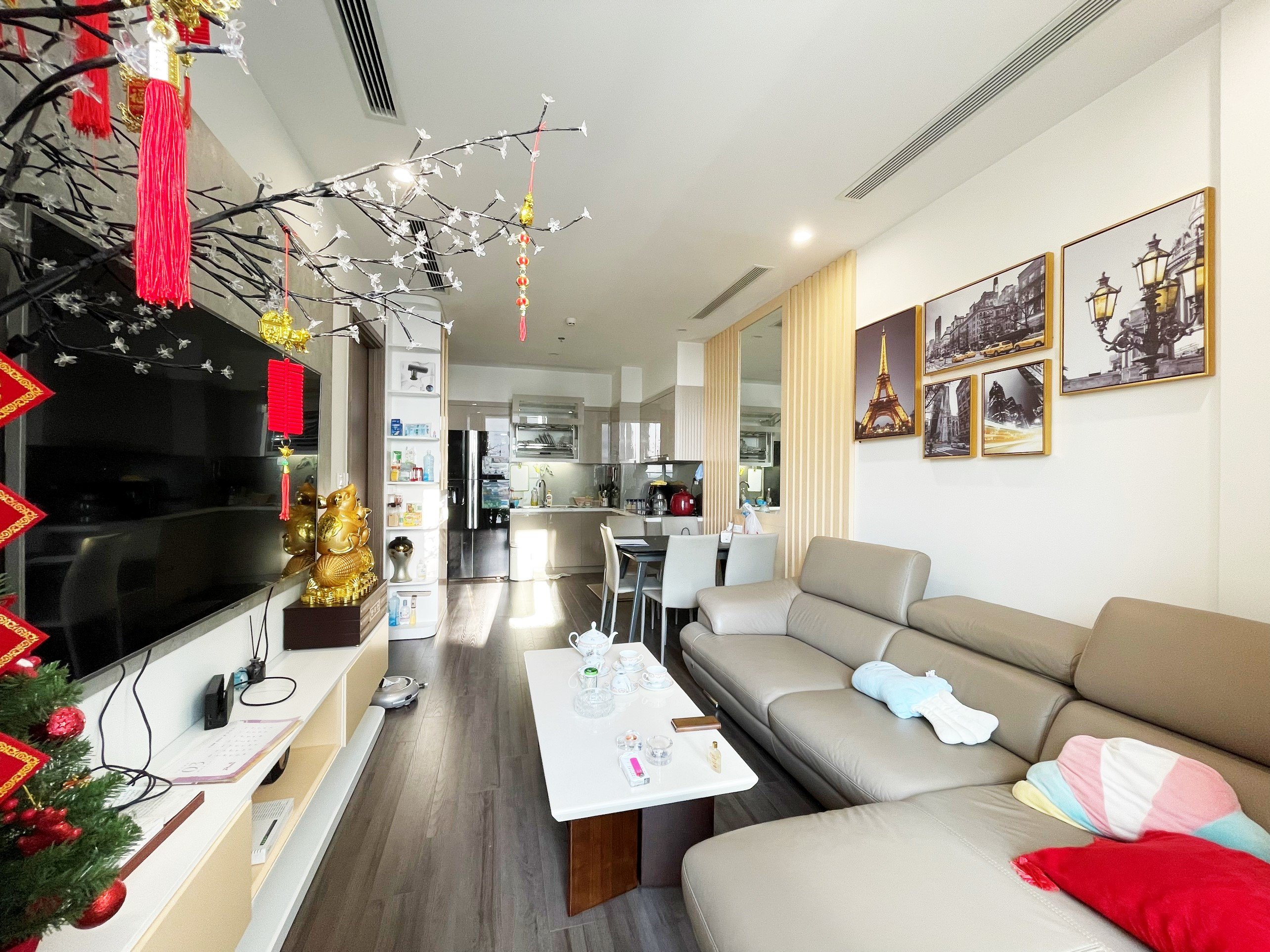 Mid-floor Apartment for sale in S6A with internal view at Vinhomes Symphony